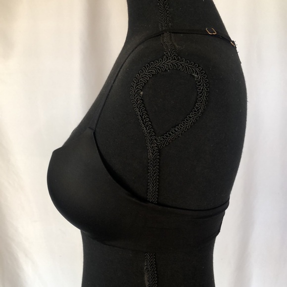 VICTORIA’S SECRET black So Obsessed padded bra with underwire. Size 32 C. - Picture 2 of 8